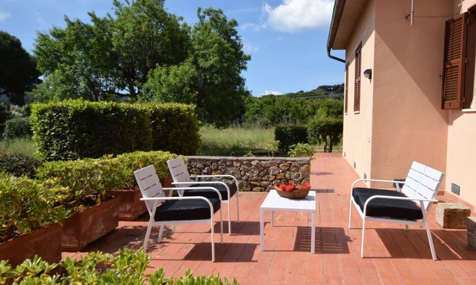Campo nell'Elba Villa | Villa with large garden