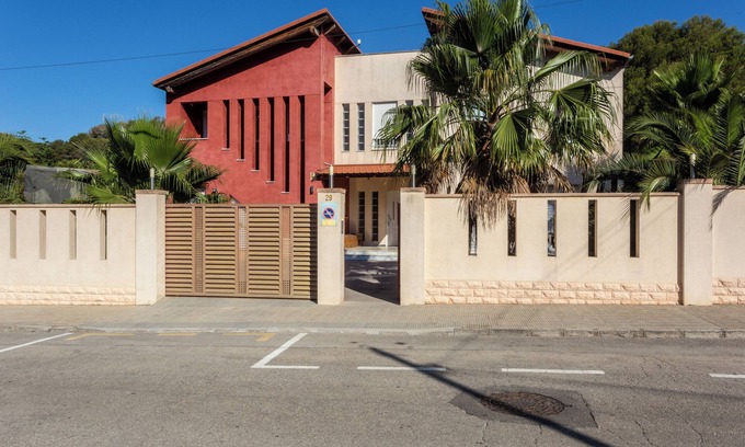 Calafell Villa | Villa with large pool, loft and granny apartment