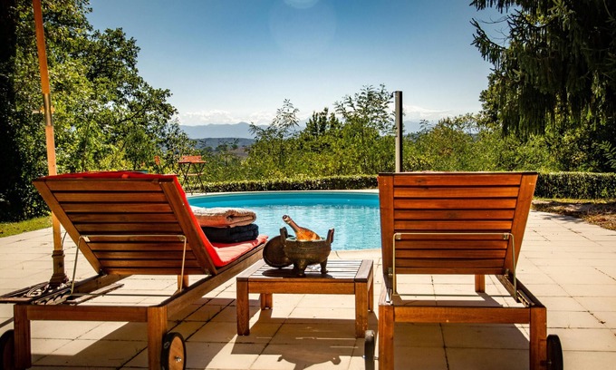 Montmaurin House | Villa with large terrace and swimming pool