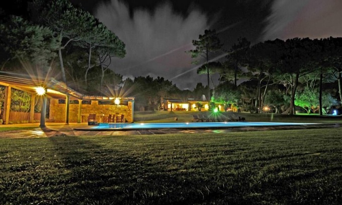 Azenhas do Mar House | VILLA WITH LUXURY PARK, 8.000m2 of GRASS AND LARGE POOL COLARES - SINTRA