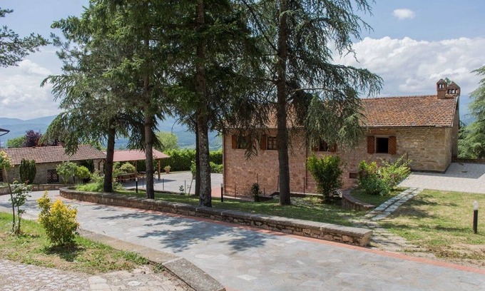 Porrena Villa | Villa with pool and garden at the gateway to the Casentino Forest National Park