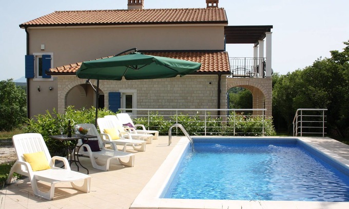 Kunj Villa | Villa with pool and covered terrace