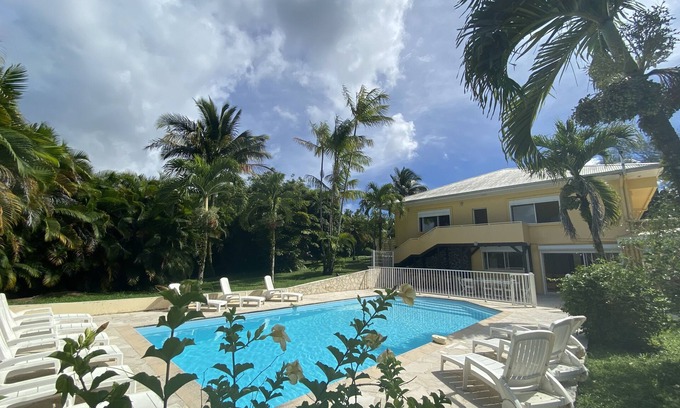 Saint-Joseph Villa | Villa with pool, barbecue and garden