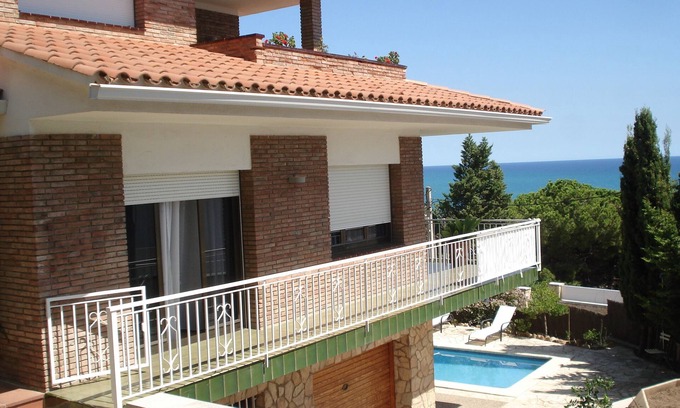 Canet de Mar Villa | VILLA WITH POOL, CLOSE TO THE BEACH, AND FANTASTIC SEA VIEWS.