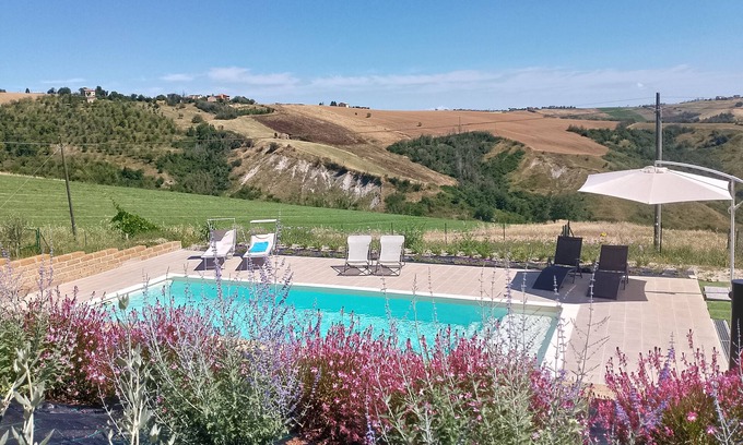 Falerone House | Villa With Pool Ideal for Cyclists and Relaxing