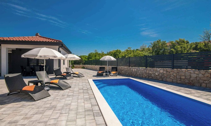 Garica Villa | Villa with pool in a quiet location