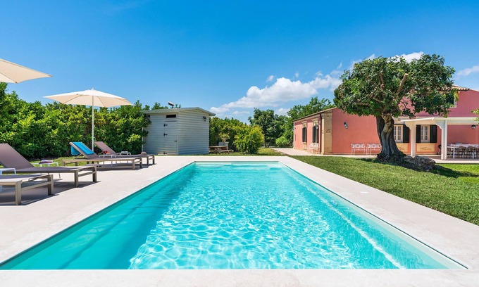 Fontane Bianche Villa | Villa with pool, easy access on foot to beach in Fontane Bianche, Sicily