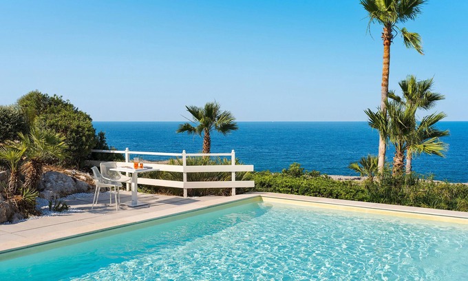 Syracuse Villa | Villa with pool, sea front location near Syracuse, Sicily