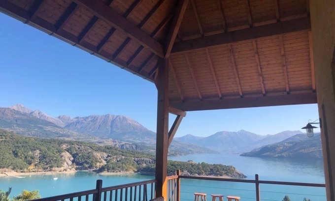 Chorges House | Villa with private beach access