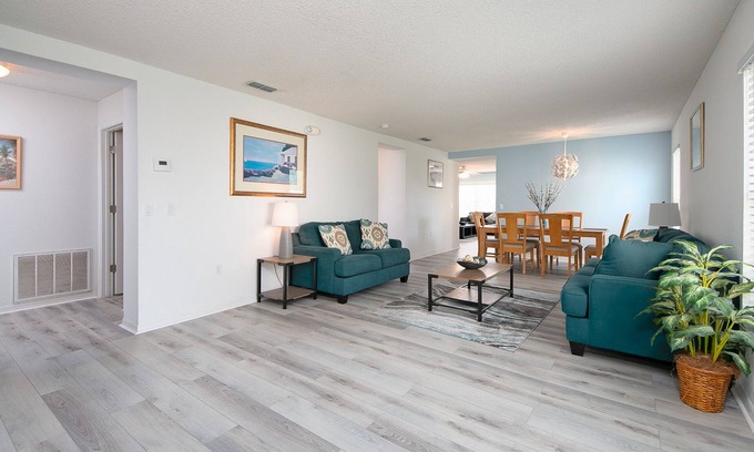 Liberty Village Villa | Villa with Private Pool, Games Room, Free Wifi and Lake View