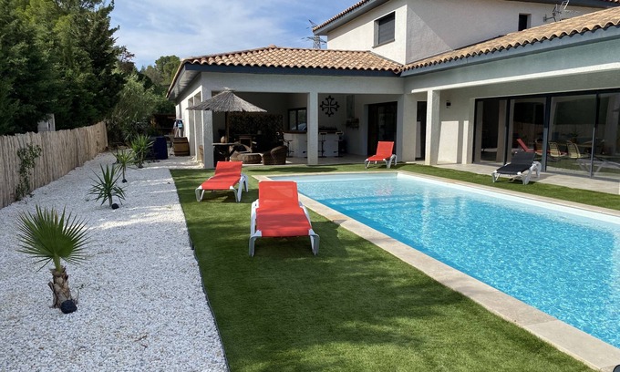 Narbonne Villa | Villa with spa pool petanque court