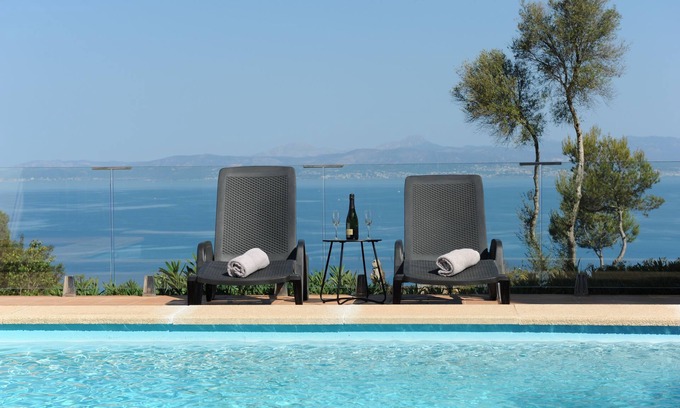 Badia Blava Ski Chalet | Villa with spectacular oceanfront views, wonderful sunsets!