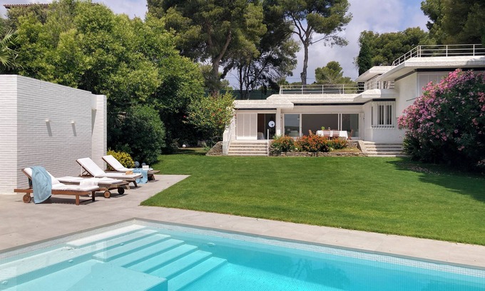 El Roc de Sant Gaieta Villa | Villa with swimming pool in front of the sea