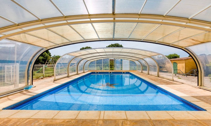 Arles Villa | Villa 'Yana' with Private Terrace, Wi-Fi and Air Conditioning