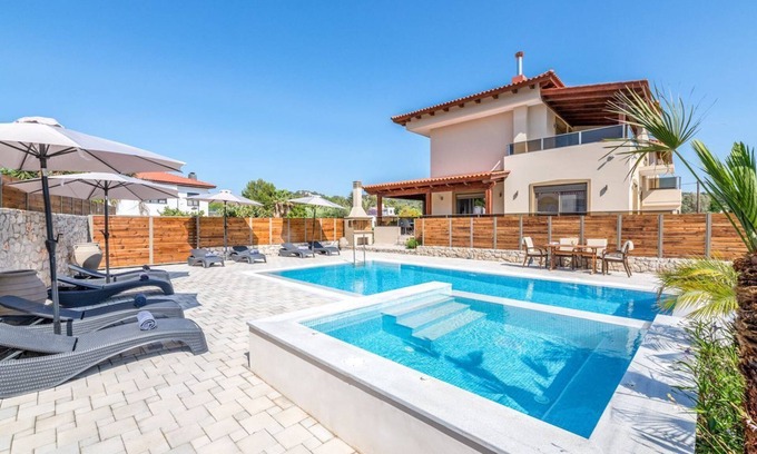 Filerimos Villa | Villa Zephyr - Four Bedroom Villa, Sleeps 8