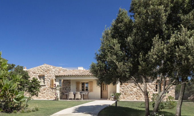 Arzachena Villa | Villa 'Zolo' with Sea View, Wi-Fi and Air Conditioning