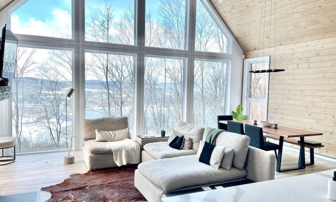 Saint-Damien Ski Chalet | Villabaraka Haven Peace Hot Tub View