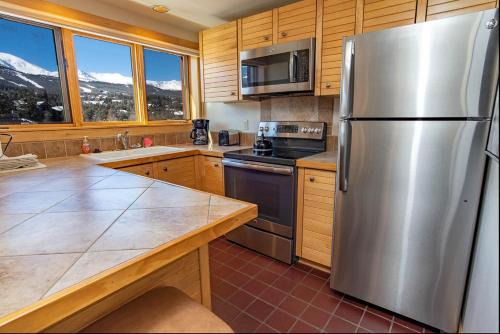 Peak 9 House | Village at Breckenridge Peak 9 Inn, Liftside 4414