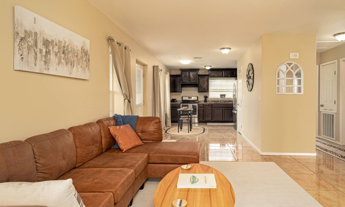 Edcouch House | Village Charm/ City Convenience..