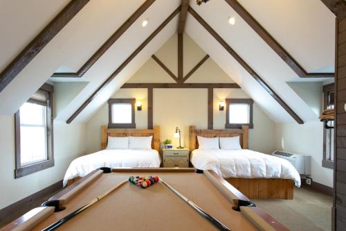 Berlin House | Village Dreams Cottage by Amish Country Lodging