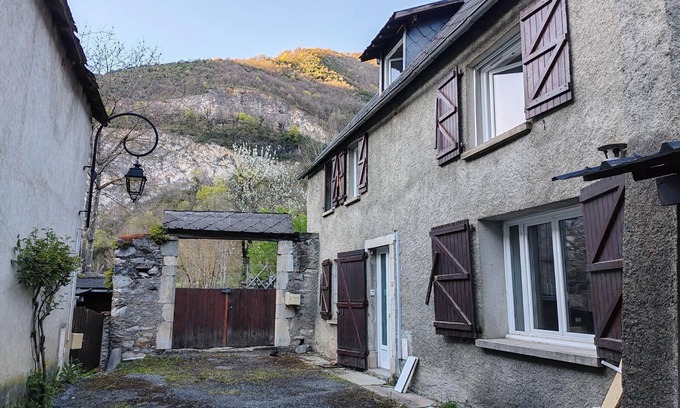 Lez House | Village House in Lez (St Beat-Lez) Midi Pyrenees