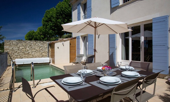 Joucas House | Village house with private pool and panoramic views of the Luberon mountains, peace and quiet.