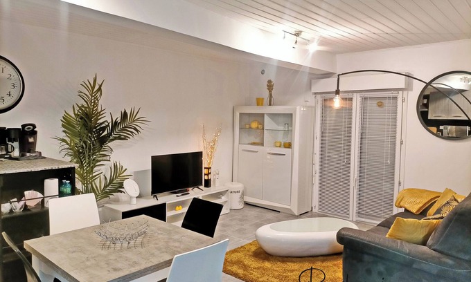 Gerzat House | Village house with terrace