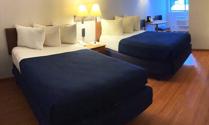 Two Rivers Hotel | Village Inn on the Lake