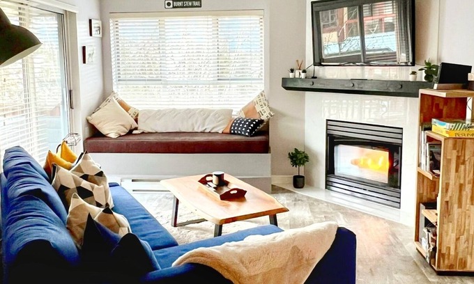 Whistler Cay Heights Condo | Village, Mountain Access, Cozy, Hot Tub: JerseyCreamHideaway