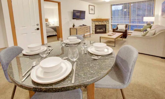 Village North Apartment | Village Retreat: 2 Bed, 2 Bath, HUGE Pool, Hot Tubs, Air Conditioning, Mtn Views