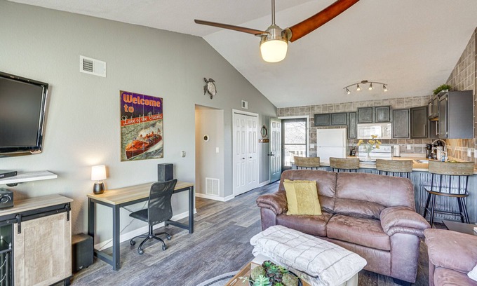 Village of Four Seasons Condo | Village of Four Seasons Lake Condo w/Pool Access!