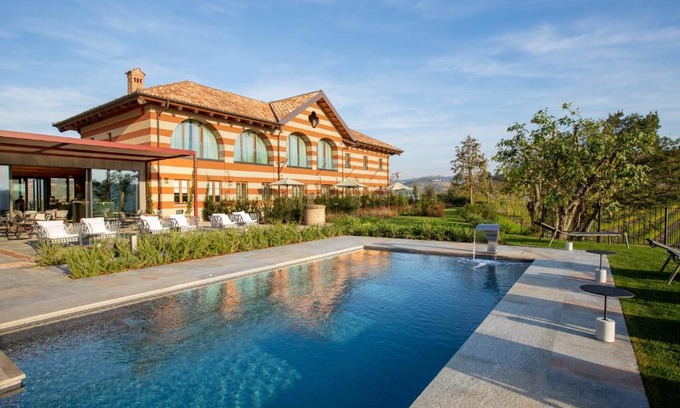Serralunga d'Alba Hotel | Villaggio Narrante - Cascina Galarej
