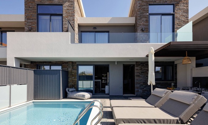 Daratsos Villa | VillAgioi II - 2 BR Villa, Pool & BBQ, Walk to Beach