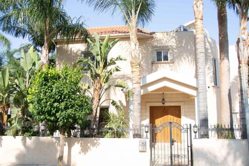 Oroklini Villa | VillaHoliday