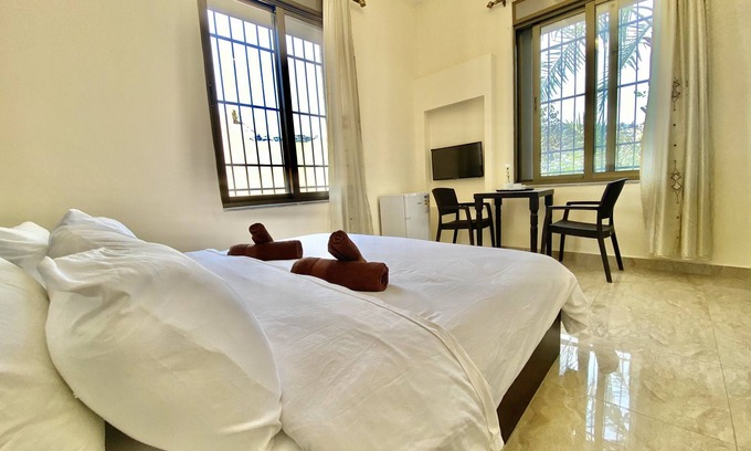 Amman Apartment | VillaMira GuestHouse: Living in the Heart of the City Apt. 3/Rainbow St.