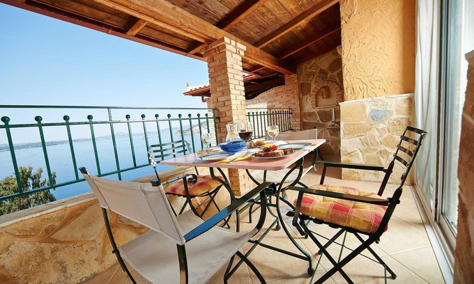 Keri Village Apartment | Villas Cavo Marathia - Familien-apartment mit Meerblick und Pool in Traumlage