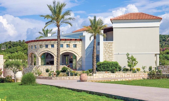 Platanias Town Villa | Villas Platanias - 3 bedroom villa with a heated pool