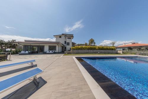 San Mango sul Calore Villa | Ville Petrara - Villa con Piscina e Spa nei Vigneti