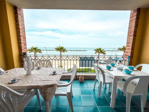 Cupra Marittima Apartment | Villetta Duplex Emirati Fronte Mare Rif A781