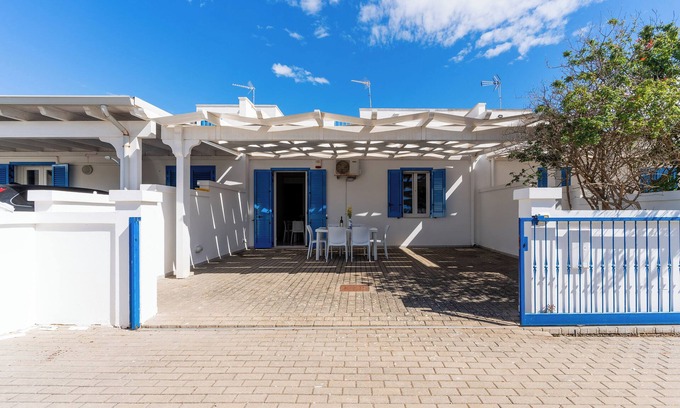 Posto Rosso Apartment | Villetta Giardino dei Pini by BarbarHouse