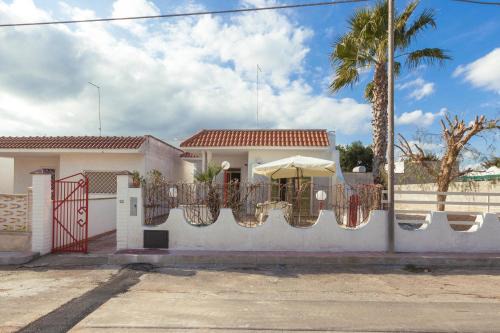 Torre Lapillo House | Villetta Lorena by BarbarHouse