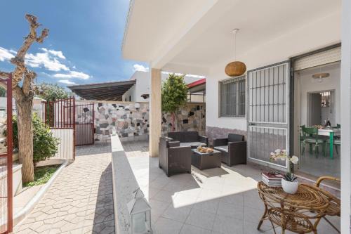 Torre Castiglione House | Villetta Stella Castiglione by BarbarHouse