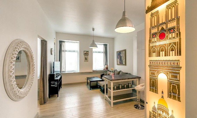 Business District Apartment | Vilnius apartment with stained glass
