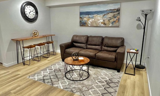 West Edmonton Apartment | Vinash Luxury Suite