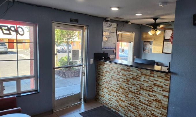 La Riviera Hotel | Vince's Motel Inc.