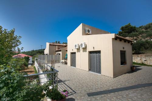 Paliki Villa | Vincenzo Villa Variko