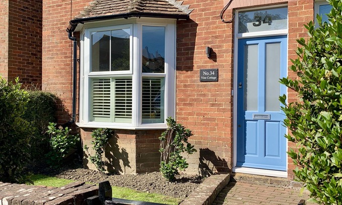 Tenterden Cottage | VINE COTTAGE, with a garden in Tenterden