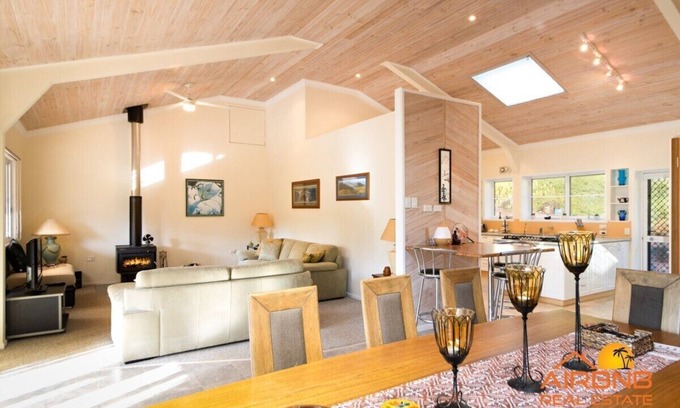 Ravenshoe House | Vine Creek Cottage- private & secluded getaway