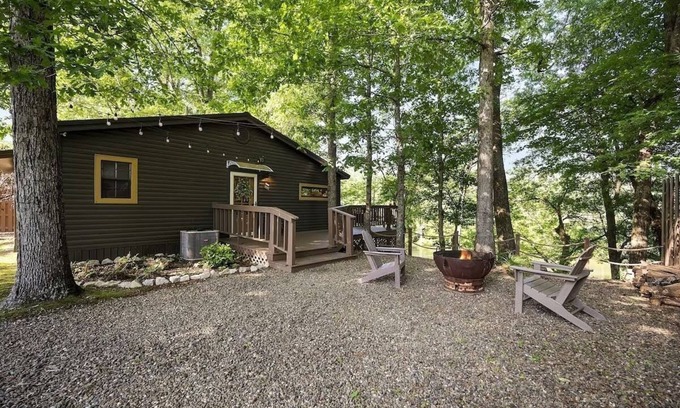 Broken Bow Cabin | Viney's on the River ~ Waterfront Couple's Retreat