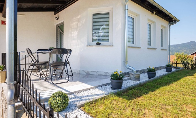 Crnomelj Apartment | Vineyard cottage Izvir Lahinje